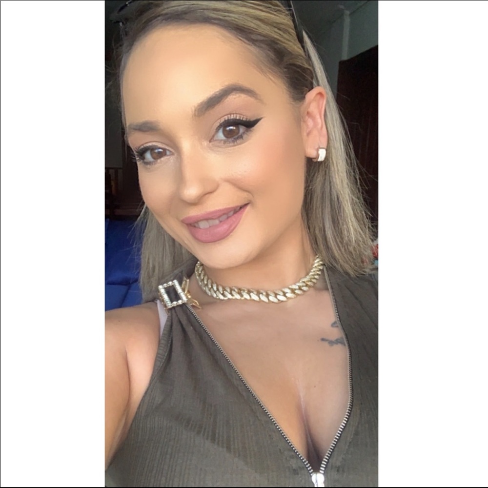 Meet your Posher, Gabriella
